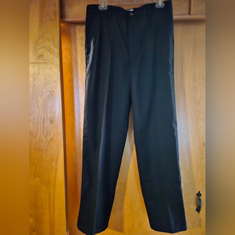 St. John's Bay black 30×32 classic fit